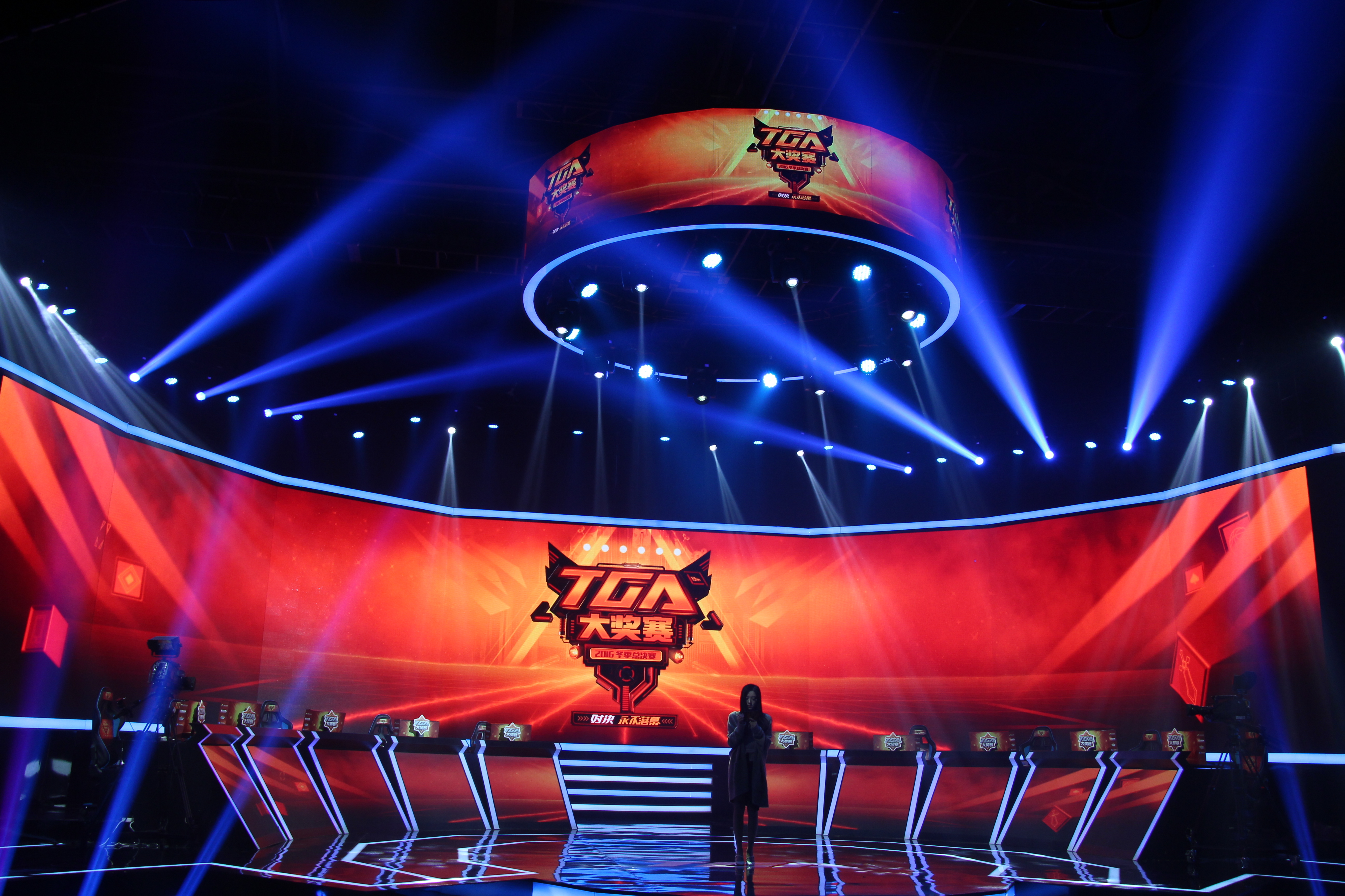 场面火爆！王者荣耀观众席沸腾不已