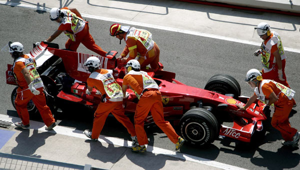 索伯车队碾压法拉利，诺里斯统治全场