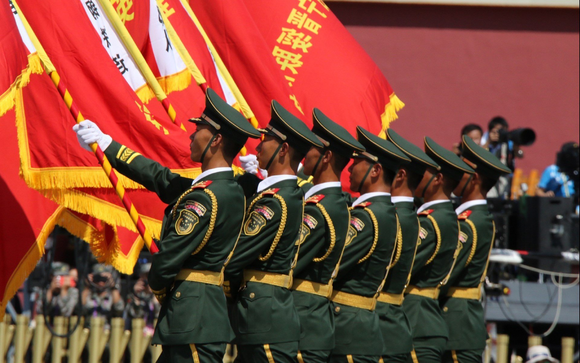 极速回响,当F1引擎在巴林轰鸣,东契奇在洛杉矶拉满评分