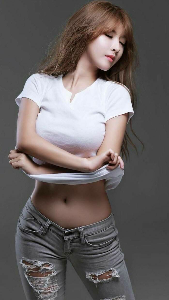 沙漠风暴席卷狮城,莱万多夫斯基引领阿联酋,在2026世界杯B组上演攻守转换的完美协奏曲
